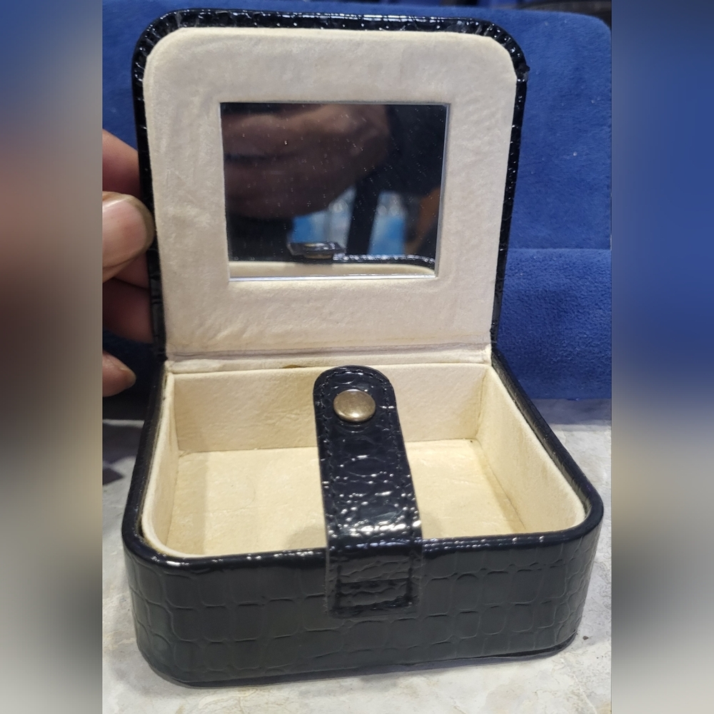 Faux Patton Leather Travel Jewelry Box Organizer Storage Case Small Snap Closure